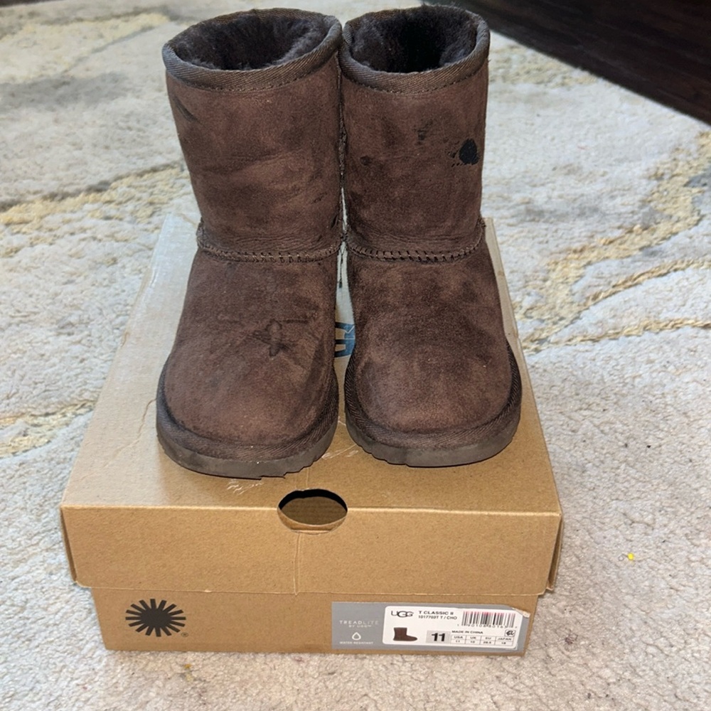Girls UGG Classic II Boot (Burnt Cedar)
